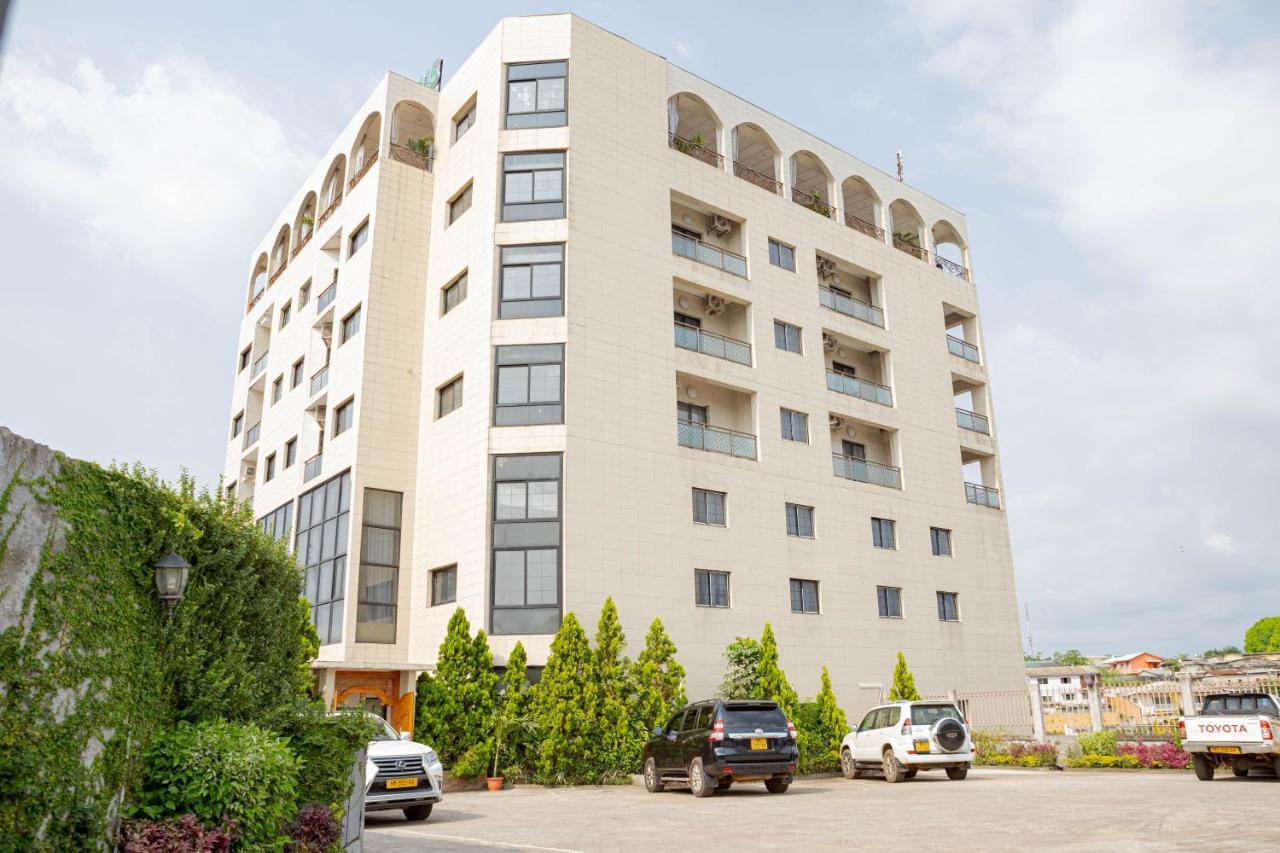 Hotel Hibiscus Louis Либревил Екстериор снимка