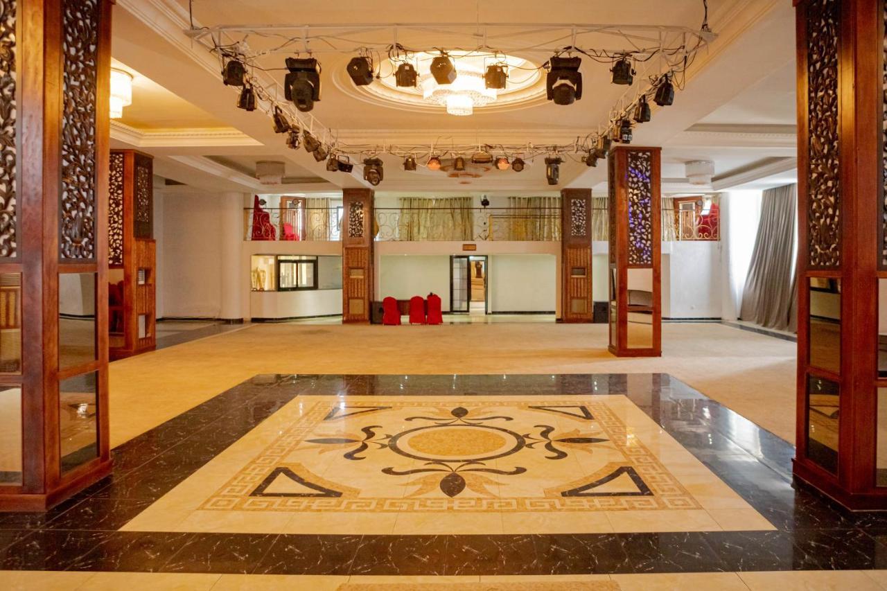 Hotel Hibiscus Louis Либревил Екстериор снимка