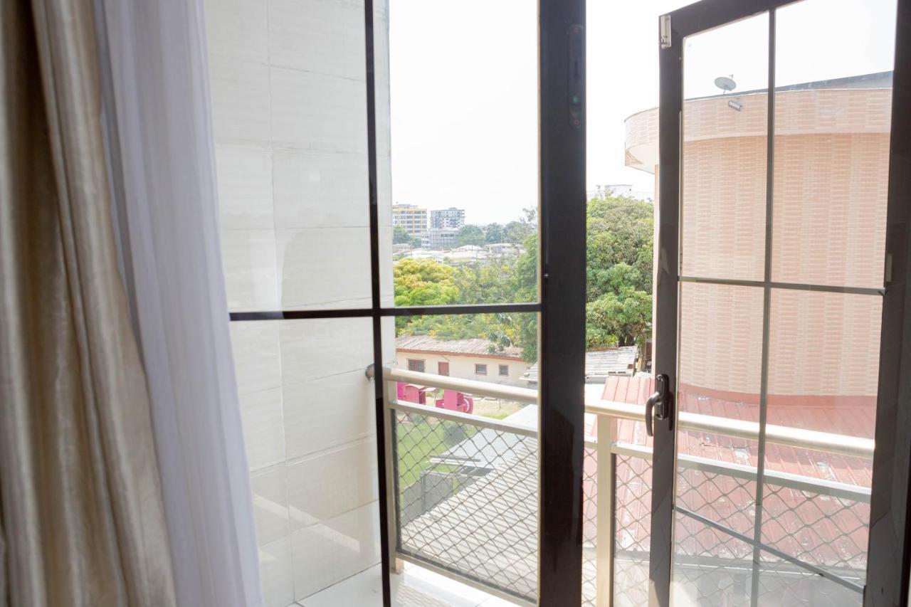 Hotel Hibiscus Louis Либревил Екстериор снимка