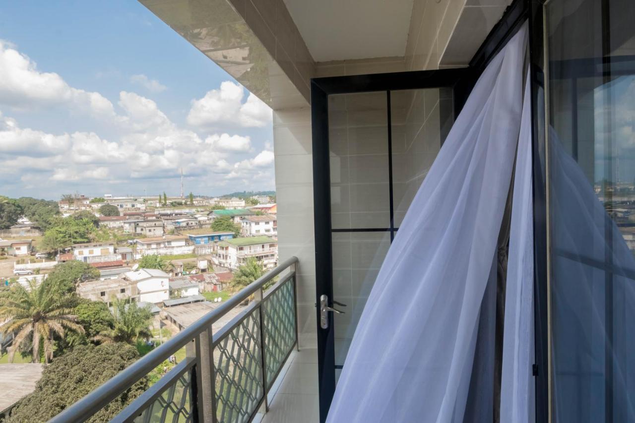 Hotel Hibiscus Louis Либревил Екстериор снимка