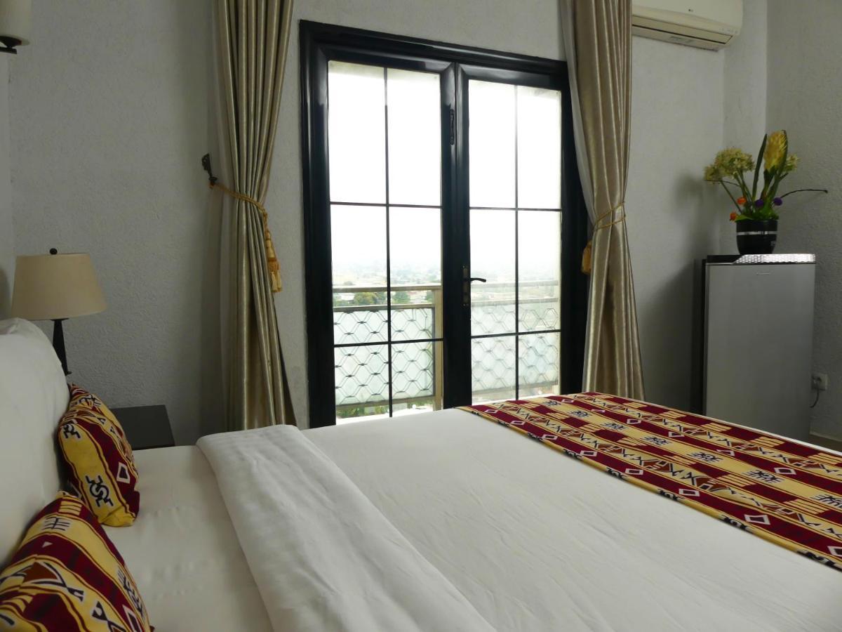 Hotel Hibiscus Louis Либревил Екстериор снимка