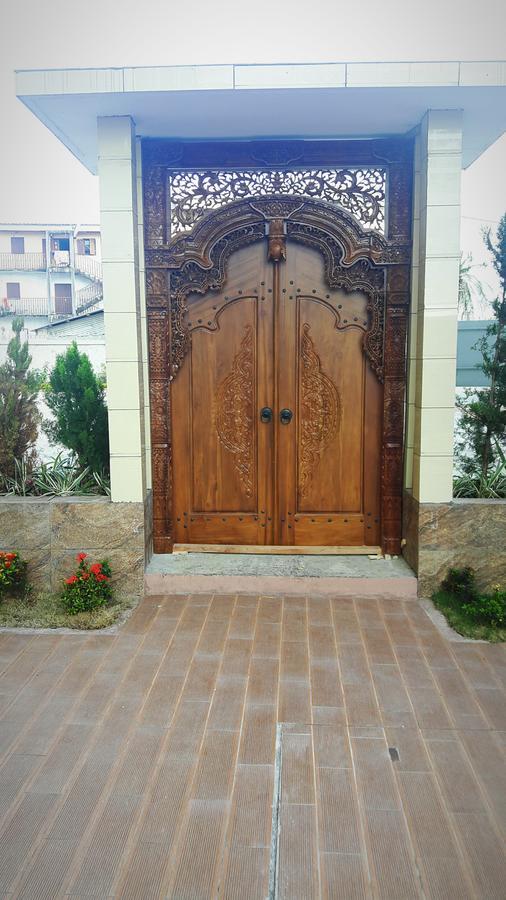 Hotel Hibiscus Louis Либревил Екстериор снимка